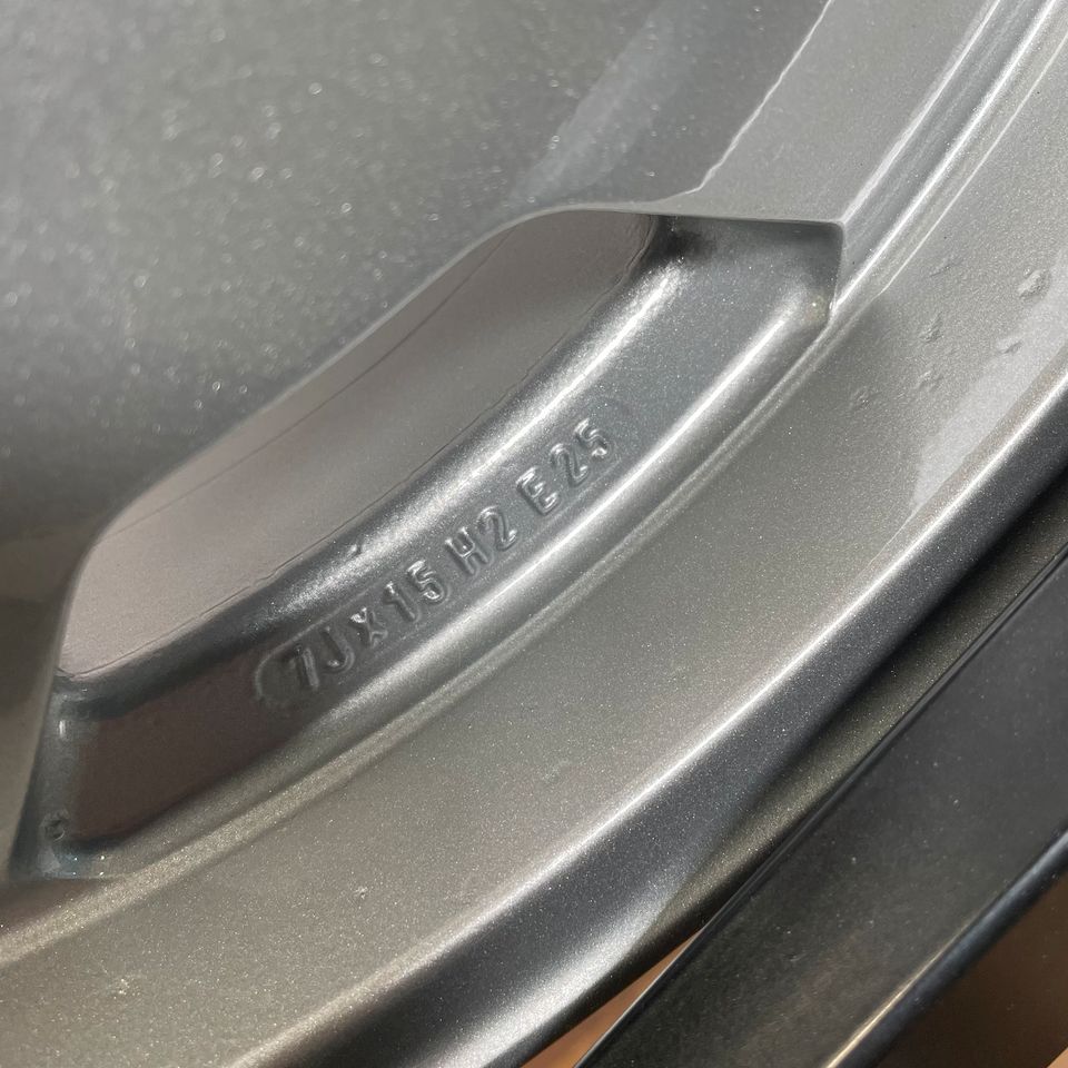 Originele 15 Inch Mercedes E-Klasse W124 8 Gaten Lichtmetalen Velgen zilver