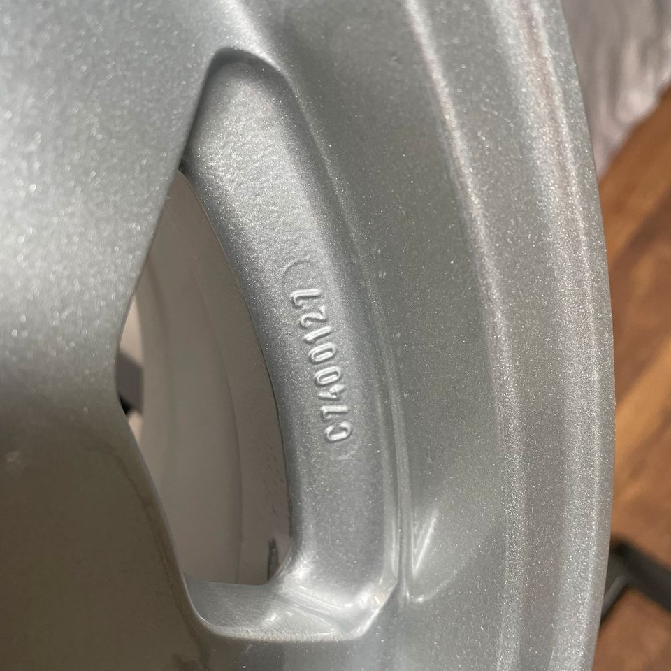 Original 15 inch Mercedes E-Class W124 8-hole alloy wheels rims silver